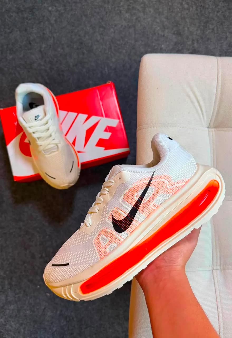 Tênis Nike Air Max laranja